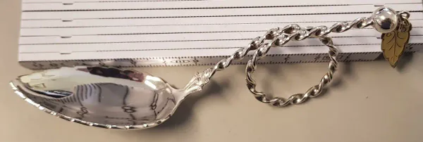 Hovedbilde Sukkerstrø skje 11,7 cm med blad i originalt ...