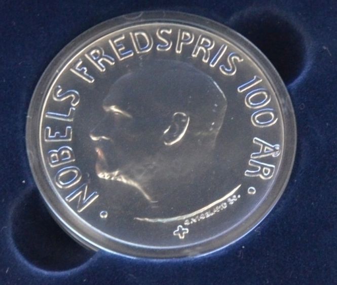 Hovedbilde 100 kr 2001 - Nobel