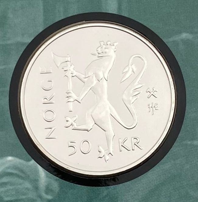 Hovedbilde 50 kr 1995 Frigjøringen i pappomslag.