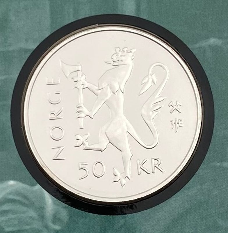 50 kr 1995 Frigjøringen i pappomslag.