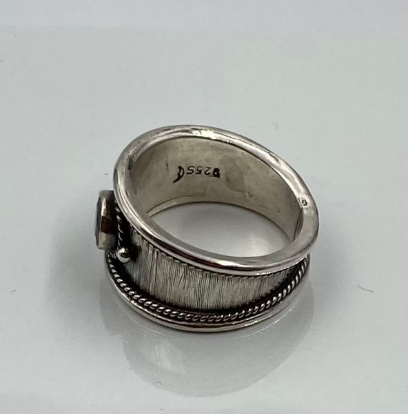 Hovedbilde Ring 925 sølv med lilla sten.Huldresølv.