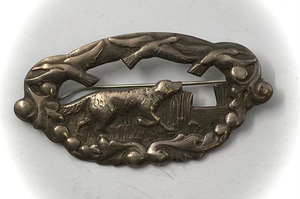 Hovedbilde Brosje med hund 830 sølv.