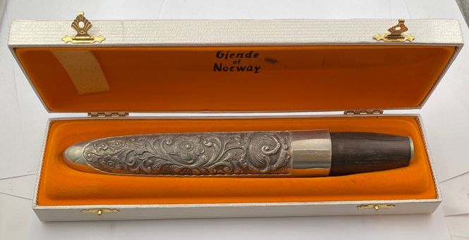 Hovedbilde Helle slirekniv med etui