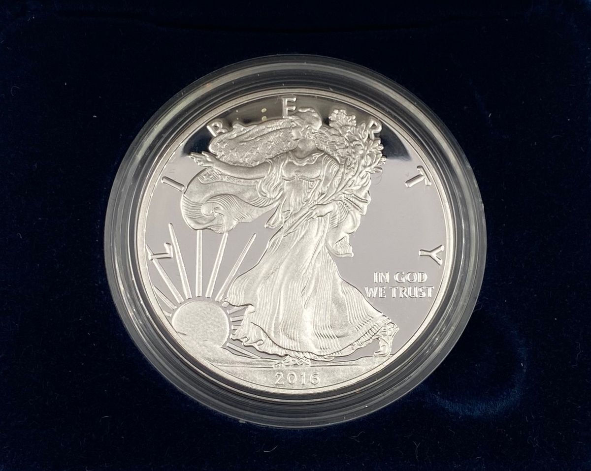 USA:1 dollar 2016 American Eagle i etui med dokumentasjon. 