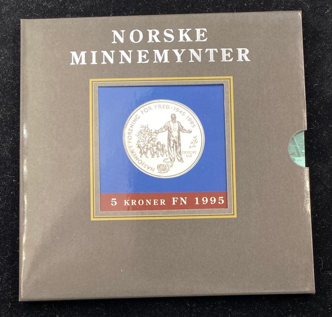 Hovedbilde 5 kr 1995 FN kv. 0. I folder med info.